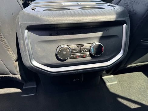 Used 2025 Ford Expedition Platinum AWD/4WD image 17
