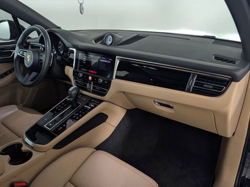 Certified 2023 Porsche Macan AWD/4WD image 17