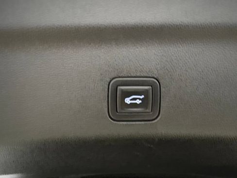 Used 2024 Chevrolet Suburban Z71 w/ Luxury Package AWD/4WD image 36