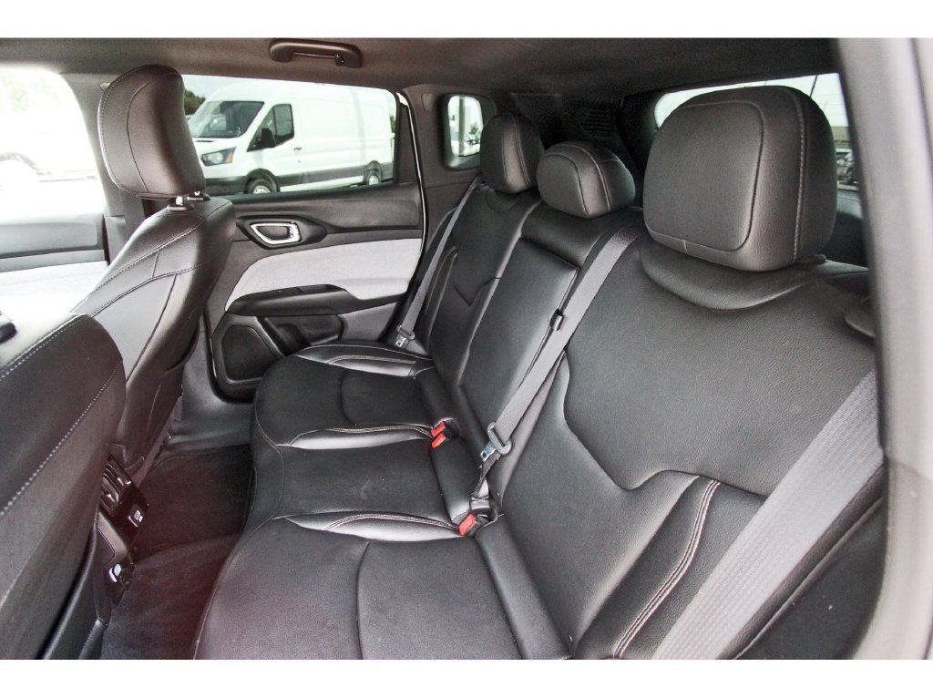 Used 2024 Jeep Compass Latitude w/ Sun and Sound Group AWD/4WD image 14