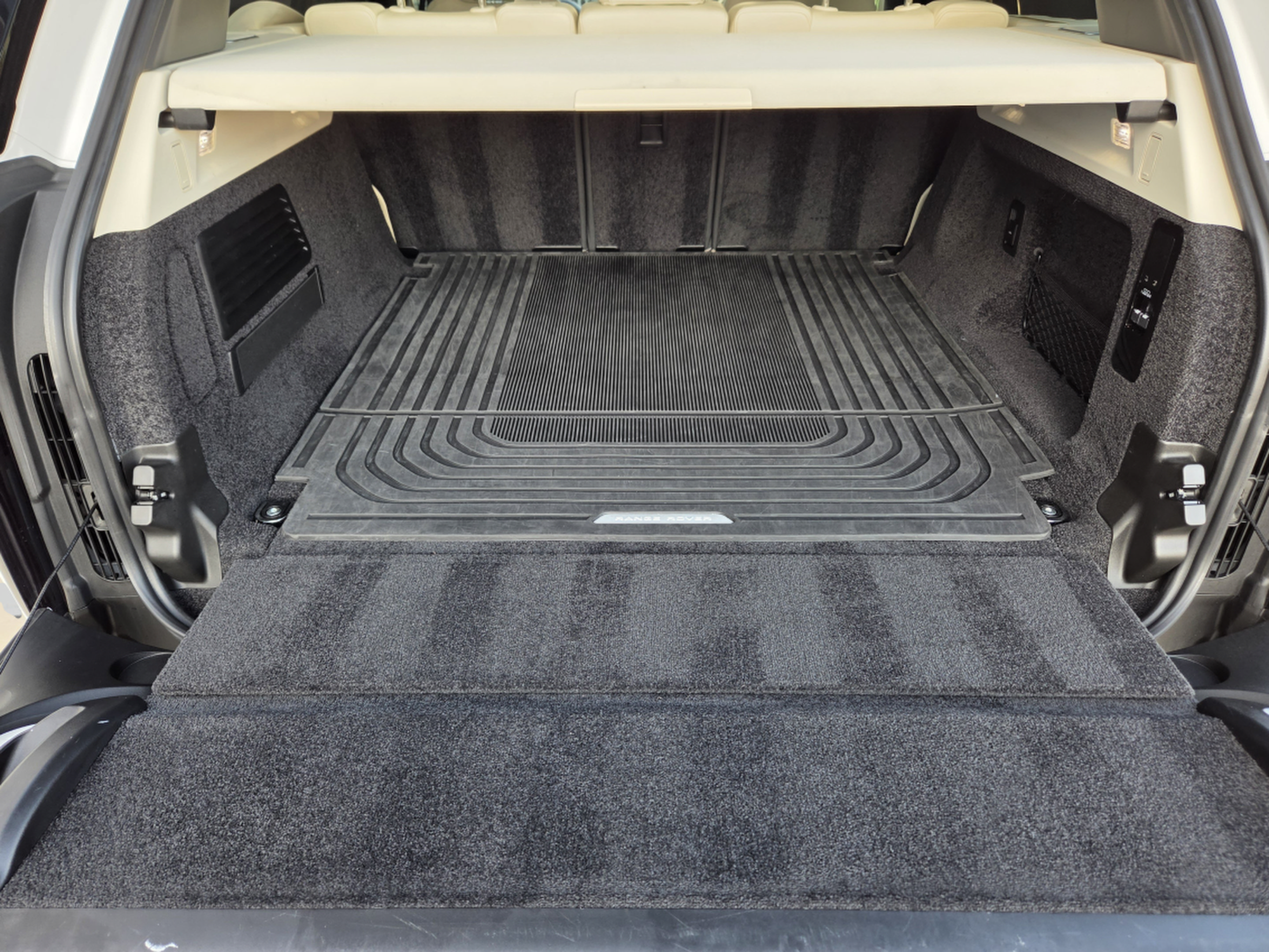 Used 2024 Land Rover Range Rover SE AWD/4WD image 29