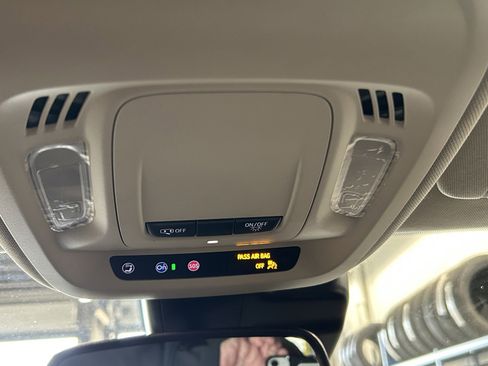 Used 2022 Buick Envision Preferred image 34