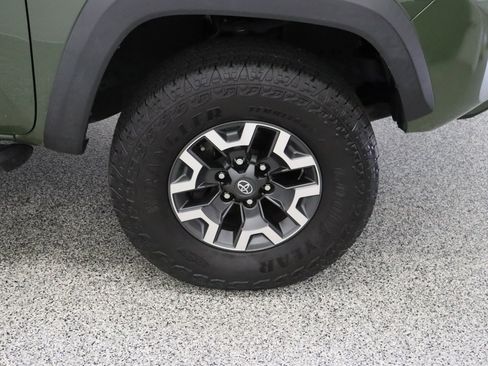 Used 2021 Toyota Tacoma TRD Off-Road w/ Technology Package AWD/4WD image 5