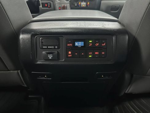 Used 2014 Toyota Sequoia Platinum w/ Preferred Accessory Package AWD/4WD image 25