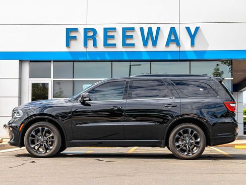 Used 2023 Dodge Durango R/T RWD image 2