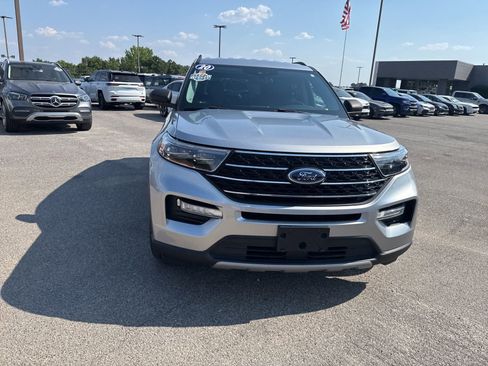 Used 2020 Ford Explorer XLT w/ Equipment Group 202A RWD image 2