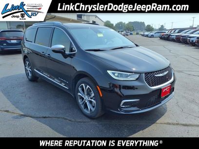 New 2025 Chrysler Pacifica Pinnacle w/ Trailer Tow Group