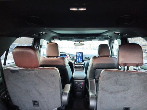 Used 2022 Ford Explorer Platinum w/ Equipment Group 601A image 17