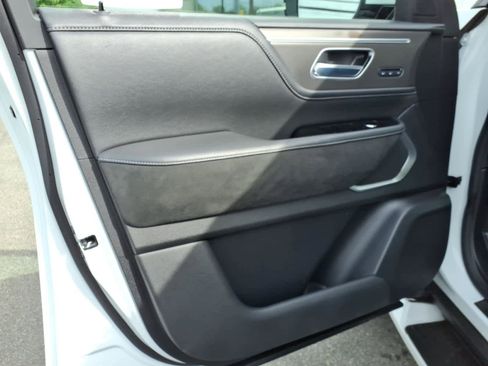Certified 2025 INFINITI QX80 Luxe AWD/4WD image 18