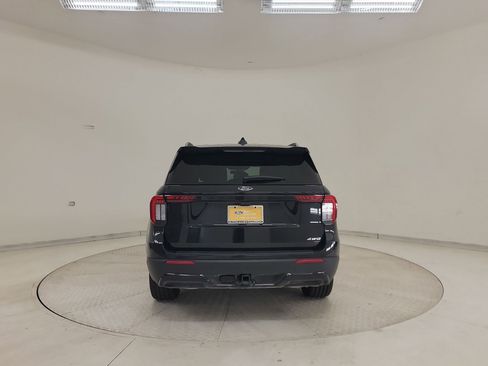 Used 2025 Ford Explorer ST-Line w/ ST-Line Street Pack AWD/4WD image 8