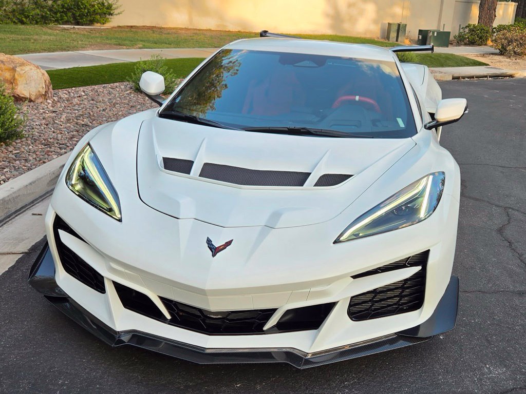 Used 2025 Chevrolet Corvette Z06 RWD image 10
