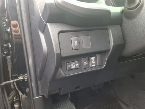 Used 2021 Toyota Tacoma TRD Sport image 21