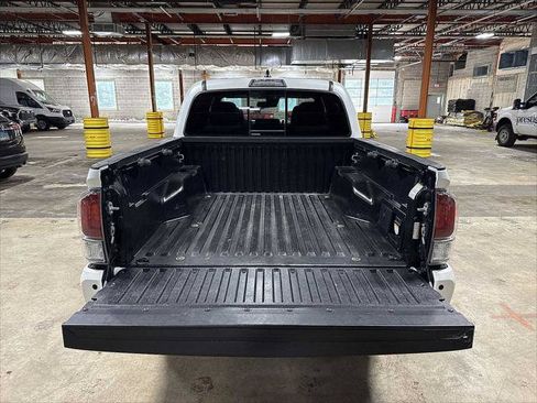Certified 2022 Toyota Tacoma TRD Sport w/ Technology Package AWD/4WD image 11