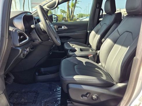 New 2026 Chrysler Pacifica Select FWD image 10
