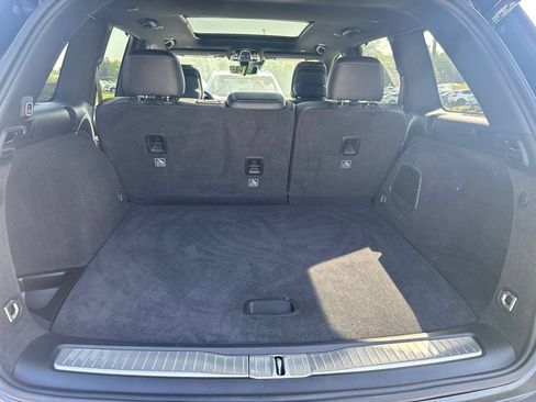 Used 2022 Jeep Grand Cherokee Overland w/ Luxury Tech Group IV AWD/4WD image 11