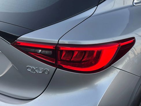 Used 2017 INFINITI QX30 AWD image 15
