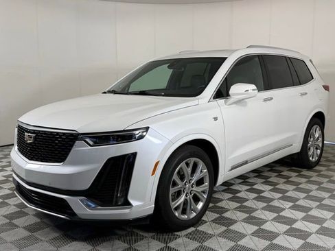 Used 2020 Cadillac XT6 Premium Luxury image 2