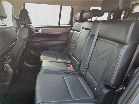 Used 2025 Hyundai Santa Fe SEL FWD image 17