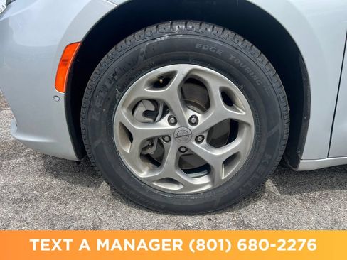 Used 2023 Chrysler Pacifica Limited w/ Uconnect Theater Family Group AWD/4WD image 9