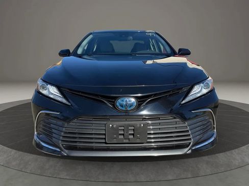 Used 2023 Toyota Camry XLE image 2