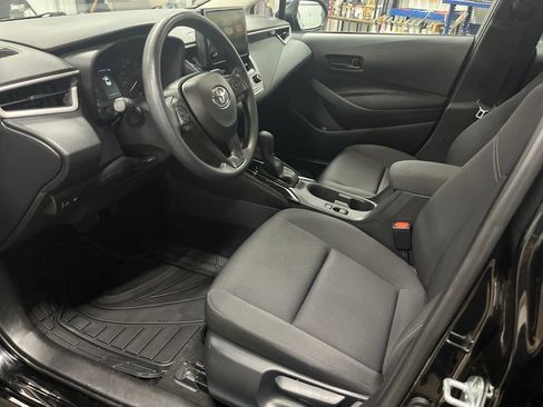 Used 2025 Toyota Corolla LE image 13
