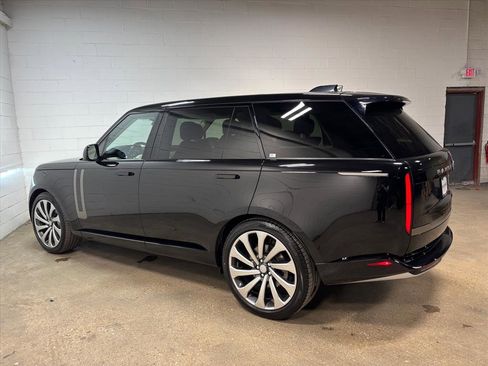 Used 2023 Land Rover Range Rover Long Wheelbase SE image 10