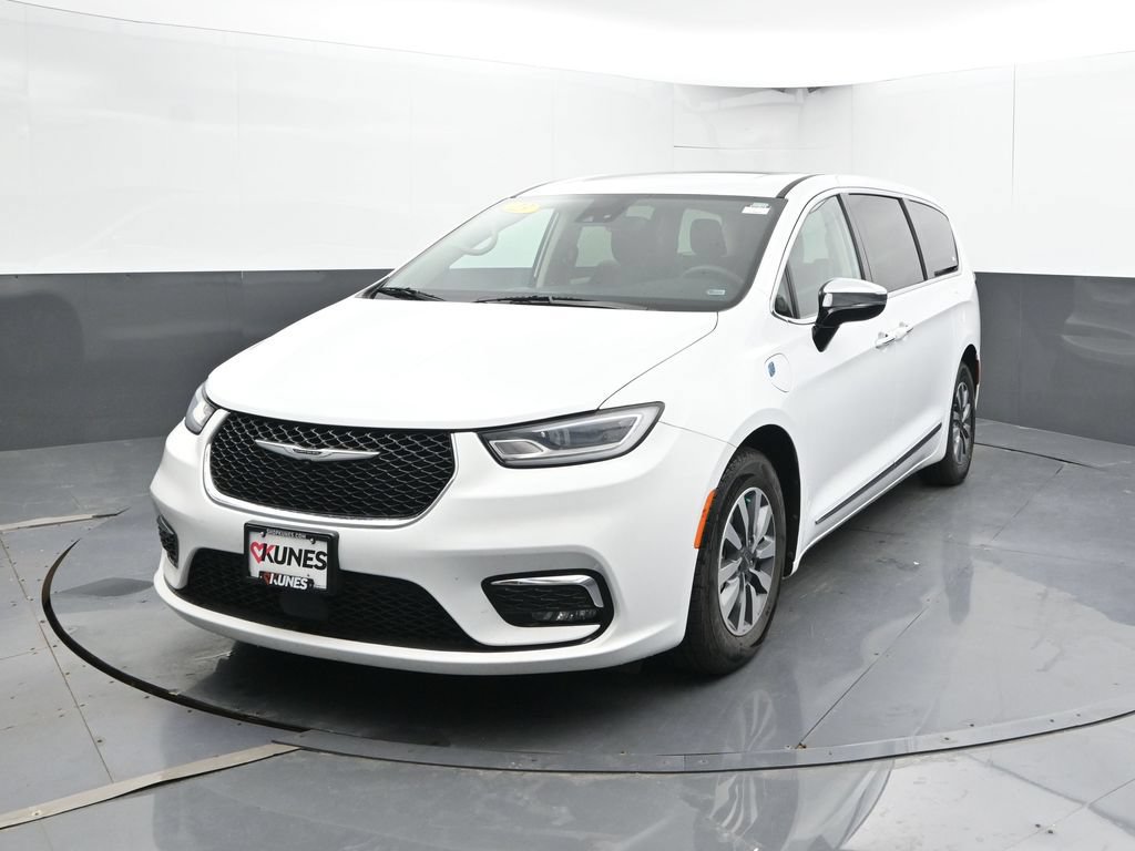 Used 2023 Chrysler Pacifica Limited FWD image 5