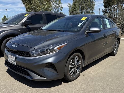 Used 2024 Kia Forte LXS FWD image 3