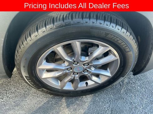 Used 2023 GMC Terrain SLT AWD/4WD image 11