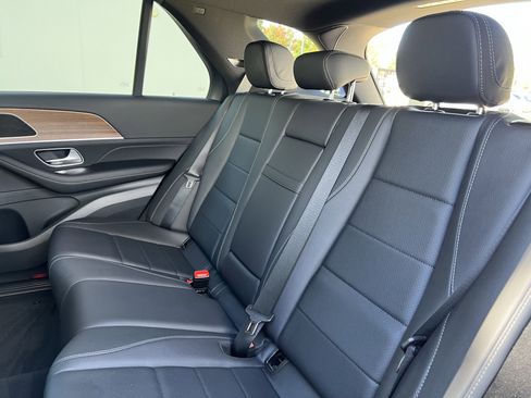 Certified 2025 Mercedes-Benz GLE 450 4MATIC image 33