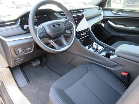 New 2026 Jeep Grand Cherokee Laredo w/ MOPAR Finishing Package RWD image 15