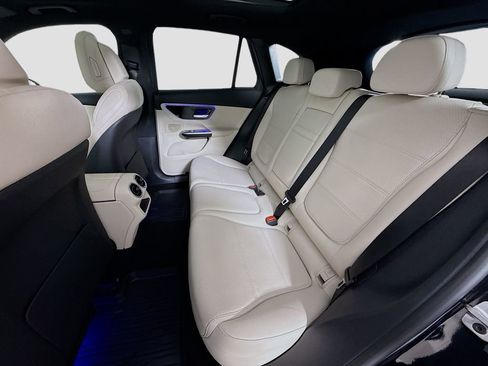 Used 2024 Mercedes-Benz GLC 300 4MATIC image 24