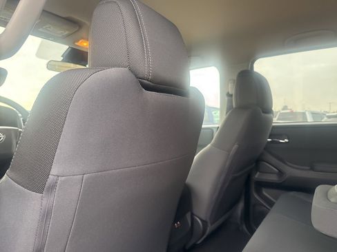 Used 2024 Nissan Frontier SV w/ Technology Package image 19