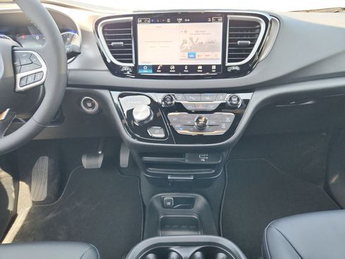 New 2026 Chrysler Voyager LX image 16