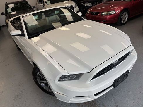 Used 2013 Ford Mustang Premium image 11