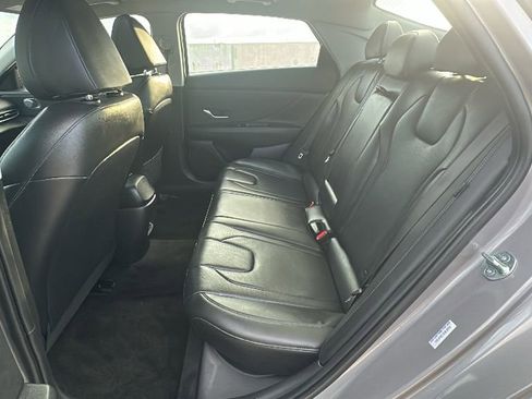 Used 2025 Hyundai Elantra Limited image 33