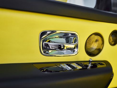 Used 2022 Rolls-Royce Cullinan Black Badge w/ Dark Exterior Package image 38