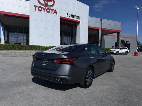Used 2025 Nissan Altima 2.5 SV FWD image 3