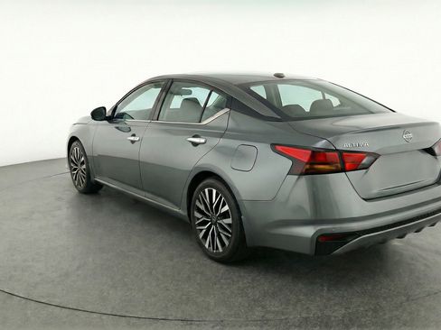 Used 2025 Nissan Altima 2.5 SV FWD image 6