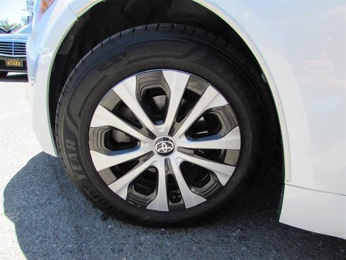 Used 2022 Toyota Corolla LE FWD image 22