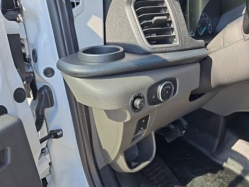 New 2025 Ford Transit 250 148 Medium Roof RWD image 25