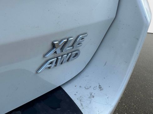 Used 2017 Toyota Sienna XLE image 11