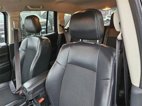 Used 2016 Jeep Compass Latitude image 14