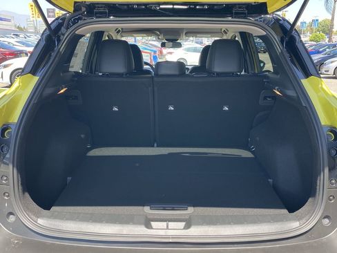 New 2025 Nissan Kicks SR image 12