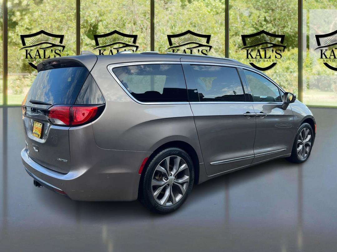 Used 2018 Chrysler Pacifica Limited FWD image 5