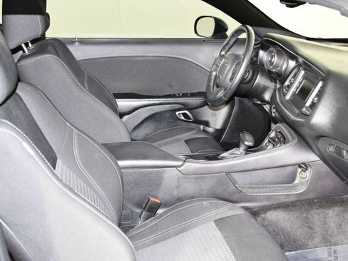 Used 2016 Dodge Challenger SXT RWD image 25