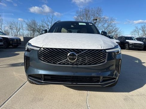 New 2026 Volvo XC90 B5 Core image 2