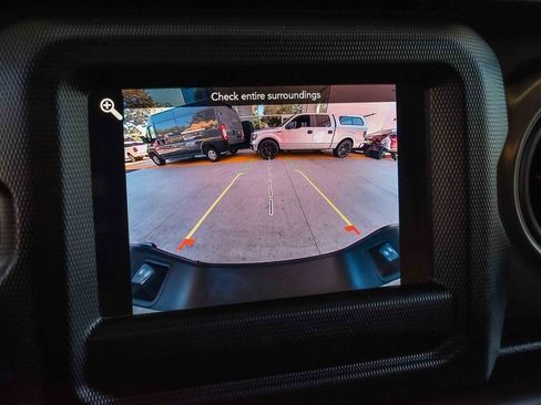 Used 2022 Jeep Gladiator Willys image 23