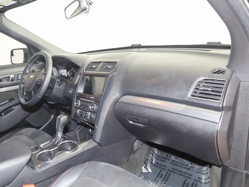 Used 2018 Ford Explorer XLT w/ Equipment Group 202A image 40