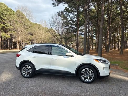 Used 2022 Ford Escape SEL image 2